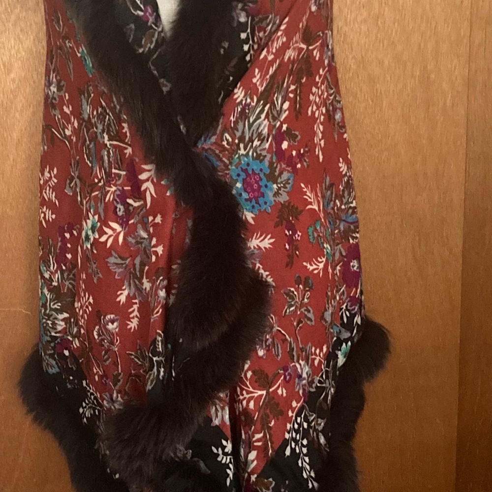 KANESHKA U.K. Large Floral Wrap with Faux Fur Trim